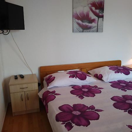 Nives Apartmani Pakoštane エクステリア 写真