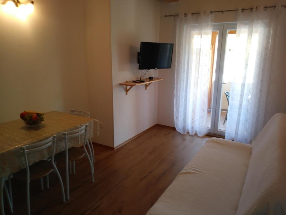 Nives Apartmani Pakoštane エクステリア 写真