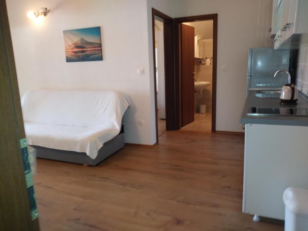 Nives Apartmani Pakoštane エクステリア 写真
