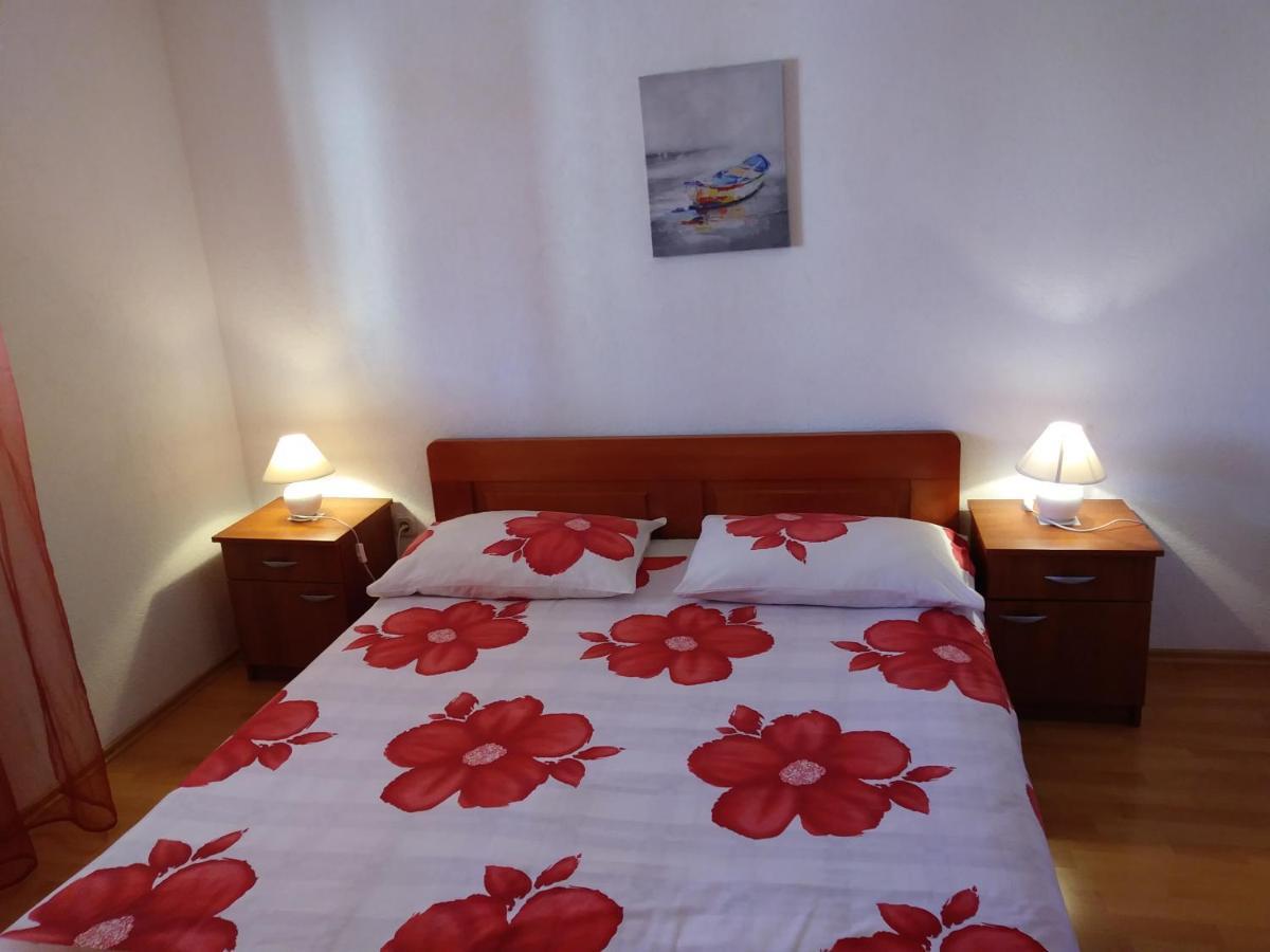 Nives Apartmani Pakoštane エクステリア 写真