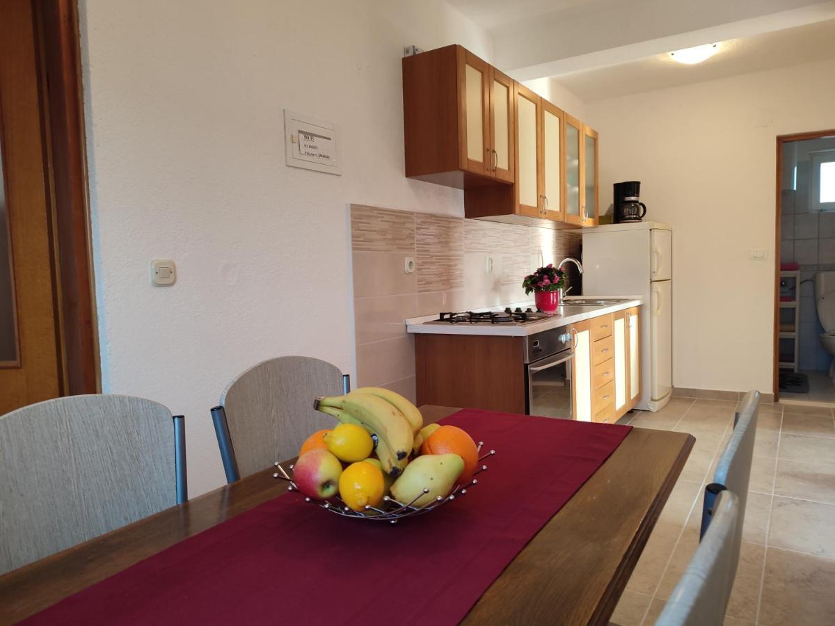 Nives Apartmani Pakoštane エクステリア 写真
