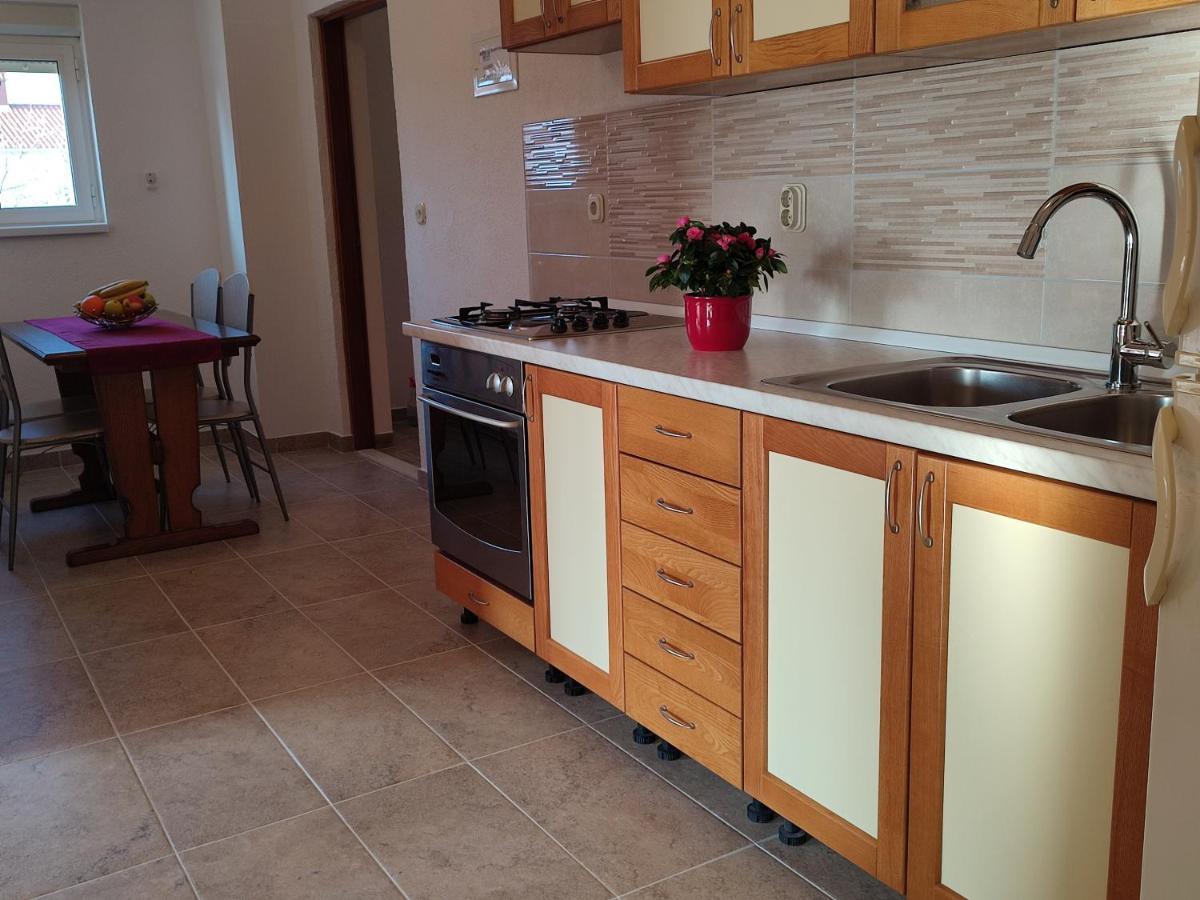 Nives Apartmani Pakoštane エクステリア 写真